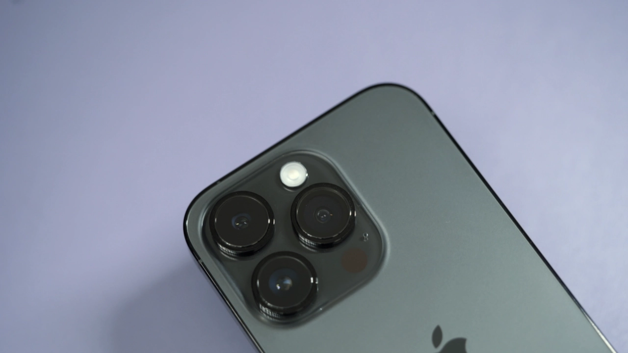 samsung-galaxy-s23-ultra-vs-iphone-14-pro